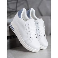 Buty sportowe na koturnie. Koturny damskie SHELOVET, bez obcasa, na koturnie, bez zapięcia. Za 69,90 zł.