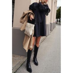 Sukienka FILONA. Czarne sukienki damskie Sukienka FILONA, s, bez wzorów, bez kołnierzyka, z krótkim rękawem, krótkie, mini. W wyprzedaży za 89,00 zł.
