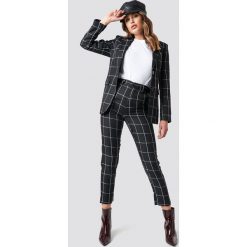 NA-KD Classic Spodnie garniturowe w kratkę - Black. Czarne spodnie damskie NA-KD Classic, z podwyższonym stanem. Za 202,95 zł.