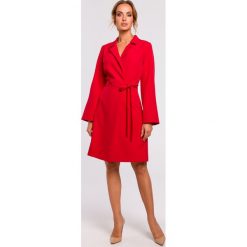 Sukienka żakietowa do kolan czerwona - 2xl. Czerwone sukienki damskie e-margeritka.pl, na co dzień, s, bez wzorów, z poliesteru, eleganckie, z klasycznym kołnierzykiem, z długim rękawem, długie, midi, proste. Za 154,99 zł.