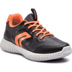 Sneakersy GEOX - J Waviness B. B J846TB 0FU54 C0038 S Black/Orange. Czarne trampki chłopięce Geox, bez wzorów, ze skóry ekologicznej, na sznurówki. W wyprzedaży za 159,00 zł.