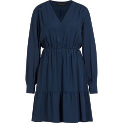 Sukienka koktajlowa Sportmax Code 72260995. Niebieskie sukienki damskie Sportmax Code, bez wzorów, z jedwabiu, wizytowe, bez kołnierzyka, bez rękawów. W wyprzedaży za 589,00 zł.