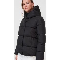 Kurtka puffer z kapturem -. Kurtki damskie Mohito, bez wzorów, z kapturem. Za 199,99 zł.