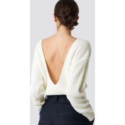 Glamorous Sweter z odkrytymi plecami - White. Białe swetry damskie marki Glamorous, bez wzorów, z dzianiny, z długim rękawem, długie, bez kaptura. Za 121,95 zł.