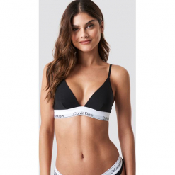 Calvin Klein Biustonosz z trójkątnymi miseczkami Modern - Black. Czarne biustonosze bardotka Calvin Klein, z haftami, z bawełny. Za 141,95 zł.