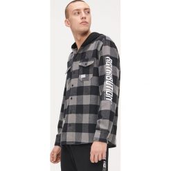 Joggery z wewnętrznymi lampasami - Czarny. Czarne spodnie męskie Cropp, s. Za 119,99 zł.