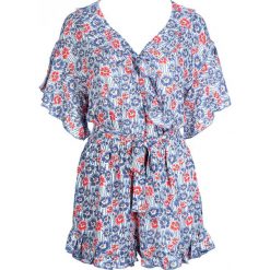 Kombinezon "Betina" w kolorze niebiesko-czerwonym. Czerwone kombinezony damskie Pepe Jeans, m, w paski, z tkaniny, z falbankami, z krótkim rękawem, krótkie. W wyprzedaży za 132,95 zł.