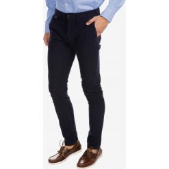 Pepe Jeans James Moleskin Spodnie Niebieski. Niebieskie spodnie męskie Pepe Jeans, bez wzorów, z elastanu. Za 430,95 zł.