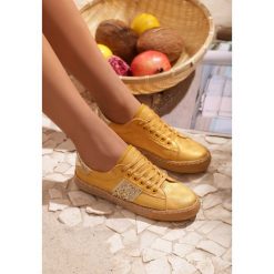Musztardowe Trampki Pretty Paper. Żółte espadryle damskie Renee, bez wzorów, bez obcasa, na płaskiej podeszwie. Za 49,99 zł.