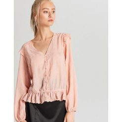 Bluzka z falbaną - Różowy. Różowe bluzki damskie Cropp, s, bez wzorów, bez kołnierzyka, bez rękawów. Za 79,99 zł.