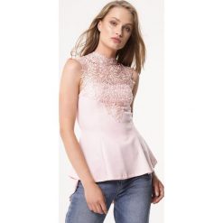 Różowy Top Must Be There. Różowe bluzki damskie Born2be, s, bez wzorów, z dzianiny, bez kołnierzyka. Za 89,99 zł.