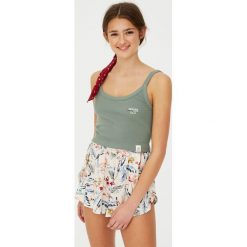 Prążkowany top na ramiączkach. Koszulki damskie Pull&Bear. Za 49,90 zł.