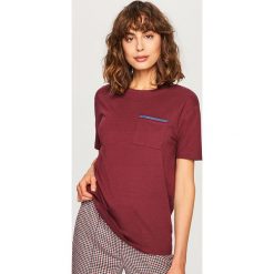 T-shirt z imitacją kieszonki - Bordowy. Czerwone t-shirty damskie Reserved, l. Za 39,99 zł.