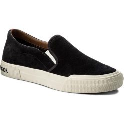 Tenisówki TOMMY HILFIGER - Heritage Suede Slip On Sneaker FM0FM01355 Midnight 403. Niebieskie półbuty męskie TOMMY HILFIGER, na co dzień, bez wzorów, z zamszu, bez zapięcia. W wyprzedaży za 279,00 zł.