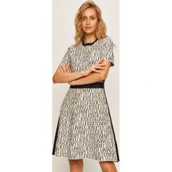 Tommy Hilfiger - Sukienka. Sukienki damskie TOMMY HILFIGER, na co dzień, s, bez wzorów, z wiskozy, casualowe, z okrągłym kołnierzem, z krótkim rękawem, krótkie, mini, rozkloszowane. Za 849,90 zł.