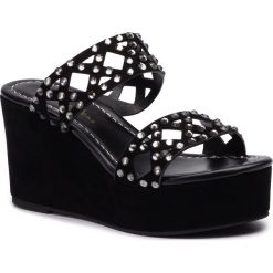 Klapki ALMA EN PENA - V19400 Suede Black. Czarne klapki damskie Alma en Pena, z aplikacjami, ze skóry, bez obcasa, na obcasie. Za 479,00 zł.