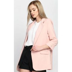 Różowa Marynarka Must Of The Day. Czerwone marynarki i żakiety damskie marki Born2be, l. Za 54,99 zł.