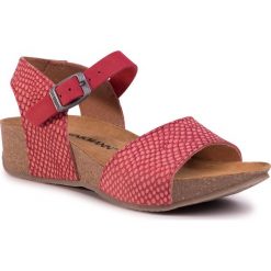 Sandały DR. BRINKMANN - 711012 Rot 4. Czerwone klapki damskie Dr. Brinkmann, bez wzorów, ze skóry, bez obcasa, na koturnie. W wyprzedaży za 179,00 zł.
