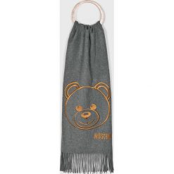 Moschino - Szalik. Czerwone szaliki damskie MOSCHINO, z wełny. Za 499,90 zł.