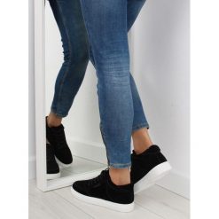 Czarne zamszowe trampki DESMIRA. Czarne buty sportowe damskie FunKee.pl, bez wzorów, z tkaniny, za kostkę, bez zapięcia. Za 80,99 zł.