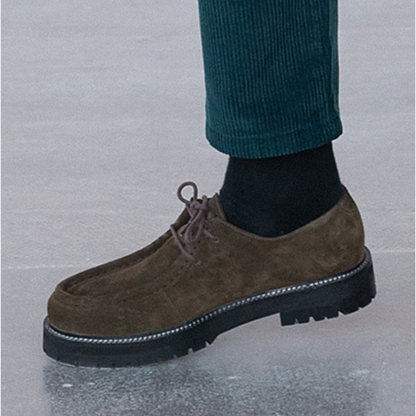 Skórzane półbuty - Zielony. Zielone półbuty męskie Reserved, bez wzorów, bez zapięcia. Za 299,99 zł.