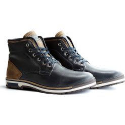 Skórzane sneakersy "Kalmar" w kolorze granatowym. Niebieskie sneakersy męskie Travelin', na sznurówki. W wyprzedaży za 339,95 zł.