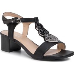 Sandały CLARA BARSON - WSS20252-01 Black. Czarne klapki damskie Clara Barson, bez wzorów, ze skóry ekologicznej, bez obcasa, na obcasie. Za 79,99 zł.