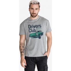 Pepe Jeans Waldo Koszulka Szary. Szare podkoszulki męskie Pepe Jeans, m, z haftami, z bawełny, bez kołnierzyka, z krótkim rękawem, krótkie. Za 154,95 zł.