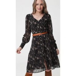 Czarna Sukienka Blagnac. Czarne sukienki damskie Born2be, s, w paski, midi, proste. Za 199,99 zł.
