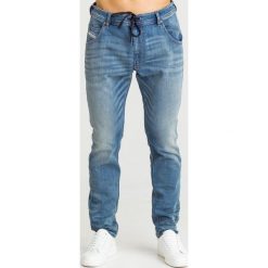 JEANSY REGULAR FIT DIESEL. Niebieskie jeansy męskie Diesel, m, z aplikacjami. Za 791,40 zł.