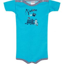 Rampers w kolorze niebieskim. Niebieskie body niemowlęce Absorba & DIM, z nadrukiem, bez rękawów. W wyprzedaży za 19,95 zł.