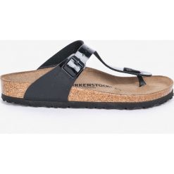 Birkenstock - Japonki Gizeh. Czarne klapki damskie Birkenstock, bez wzorów, ze skóry, bez obcasa, na obcasie. W wyprzedaży za 179,90 zł.