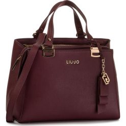 Torebka LIU JO - M Satchel A69002 E0087 Dark Red 91530. Czerwone torebki klasyczne damskie Liu Jo, bez wzorów, ze skóry ekologicznej, klasyczne, na ramię, bez dodatków. Za 599,00 zł.