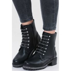 Czarne Botki One Of A Kind. Czarne botki damskie lity other, na jesień, z materiału, z okrągłym noskiem, na zamek. Za 139,99 zł.
