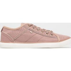 Wrangler - Tenisówki Starry Lace. Różowe trampki i tenisówki damskie Wrangler, bez wzorów, z gumy, na sznurówki. W wyprzedaży za 89,90 zł.