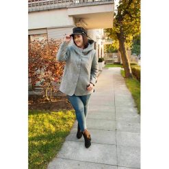 Asymetryczna kurtka Dora z kapturem OVERSIZE PLUS SIZE. Szare kurtki damskie Moda Size Plus Iwanek, l, bez wzorów, z poliesteru, klasyczne, krótkie, z kapturem. Za 319,00 zł.