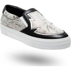 Wsuwane sneakersy męskie Just Cavalli ze skóry. Szare sneakersy męskie Just Cavalli, bez zapięcia. Za 634,50 zł.