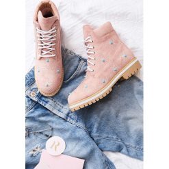 Różowe Traperki Wake Up Little. Czerwone buty zimowe damskie vices. Za 64,99 zł.