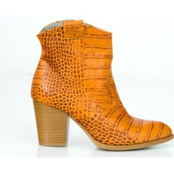 Kowbojki z tłoczeniem - skóra naturalna - model 471 - kolor brąz przypalany. Pomarańczowe botki damskie Zapato, ze skóry, bez obcasa, bez zapięcia. Za 399,00 zł.