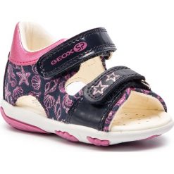 Sandały GEOX - B Sandal Nicely A B9238A 01054 C4268 M Navy/Fuchsia. Niebieskie sandały dziewczęce Geox, ze skóry ekologicznej, bez zapięcia. W wyprzedaży za 139,00 zł.
