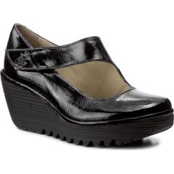 Półbuty FLY LONDON - Yasifly P500682020 Black. Czarne półbuty damskie Fly London, bez wzorów, ze skóry, bez obcasa, na obcasie, bez zapięcia. Za 439,00 zł.