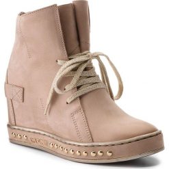 Sneakersy CARINII - B4454 504-000-000-C98. Brązowe półbuty damskie marki Carinii, na co dzień, bez wzorów, ze skóry, bez obcasa, na koturnie, bez zapięcia. W wyprzedaży za 299,00 zł.