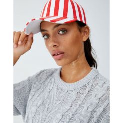 Sweter z warkoczami. Swetry damskie Pull&Bear, bez wzorów, bez rękawów, bez kaptura. Za 79,90 zł.