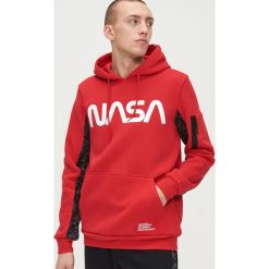 Bluza Nasa z kapturem - Czerwony. Czerwone bluzy męskie Cropp, s, z kapturem. Za 129,99 zł.