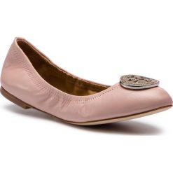 Baleriny TORY BURCH - Liana Ballet Flat 46084 Pink 654. Różowe baleriny damskie Tory Burch, bez wzorów, ze skóry, klasyczne, bez obcasa, na płaskiej podeszwie. W wyprzedaży za 739,00 zł.
