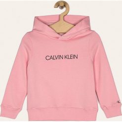 Calvin Klein Jeans - Bluza dziecięca 140-176 cm. Różowe bluzy dziewczęce Calvin Klein Jeans, z nadrukiem, z bawełny, bez rękawów, z kapturem. Za 299,90 zł.