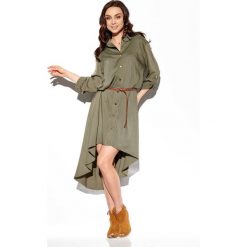 Koszulowa sukienka z krótszym przodem khaki. Brązowe sukienki damskie Lemoniade, na co dzień, s, bez wzorów, eleganckie, z koszulowym kołnierzykiem, z krótkim rękawem, krótkie, mini, proste. Za 189,90 zł.
