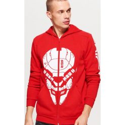 Czerwona bluza z grafiką - Czerwony. Czerwone bluzy męskie rozpinane marki KALENJI, m, z elastanu, z długim rękawem, długie. Za 139,99 zł.