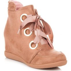 Botki wiązane wstążką GRACE. Różowe botki damskie marki KYLIE, bez obcasa, bez zapięcia. Za 112,90 zł.