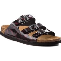 Klapki DR. BRINKMANN - 701220 Bordeaux 41. Czerwone klapki damskie Dr. Brinkmann, bez wzorów, ze skóry ekologicznej, bez obcasa. W wyprzedaży za 159,00 zł.
